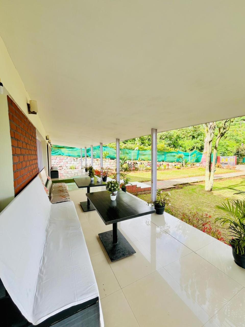 Nilgiris Inn Kotagiri Luaran gambar