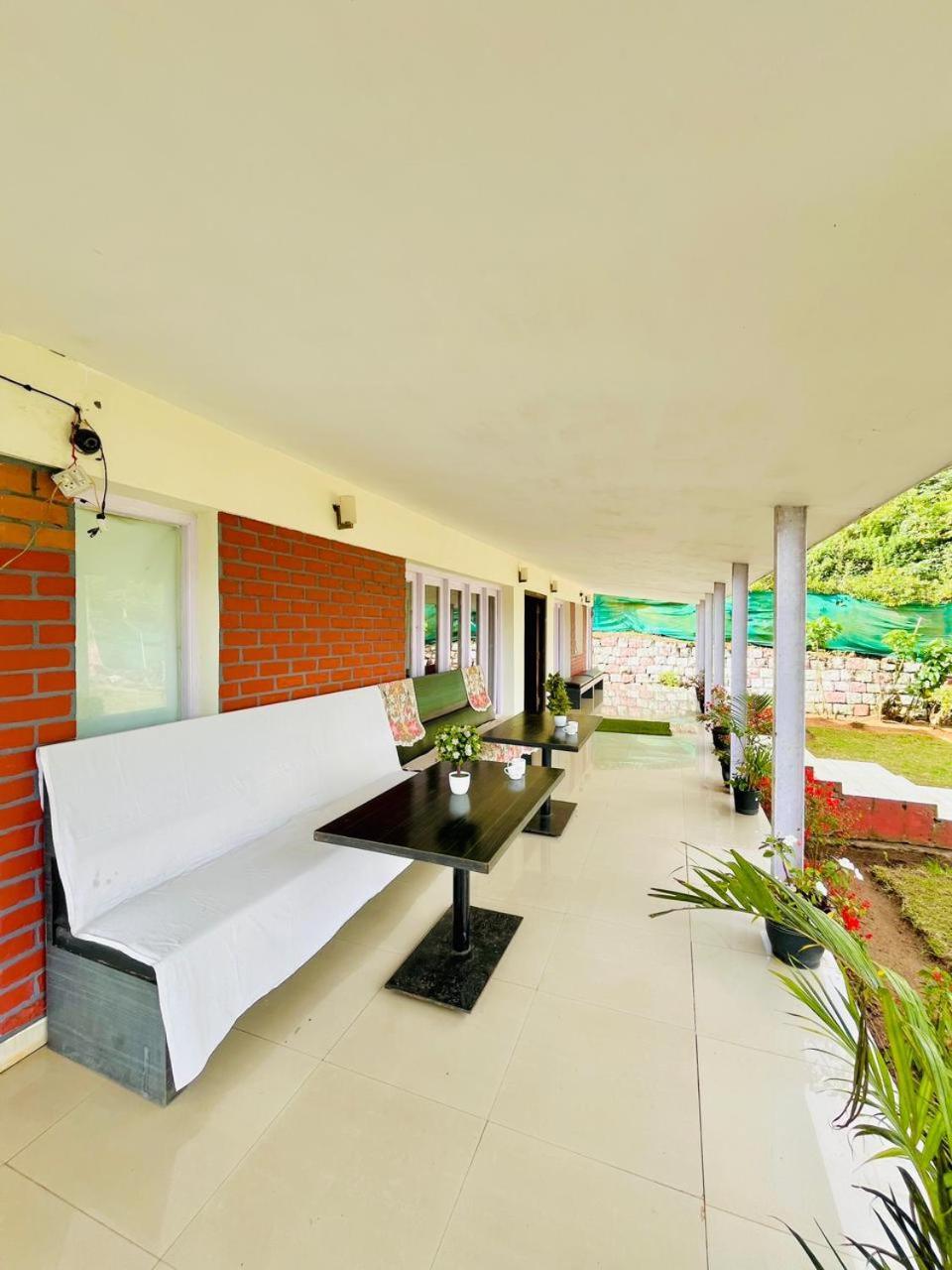 Nilgiris Inn Kotagiri Luaran gambar