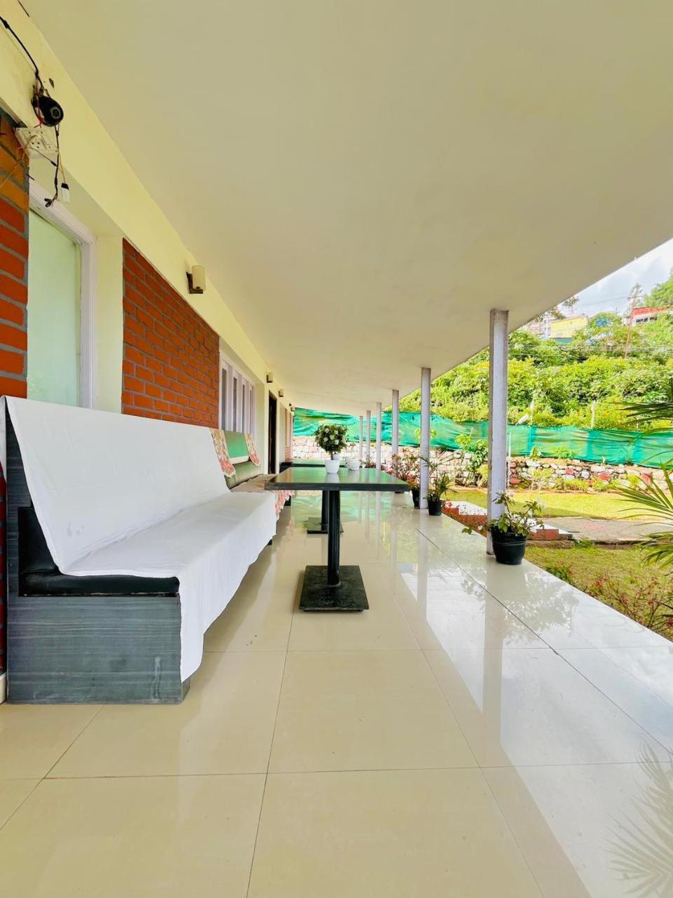 Nilgiris Inn Kotagiri Luaran gambar