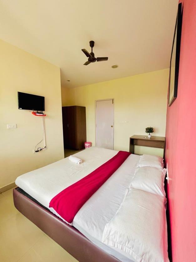 Nilgiris Inn Kotagiri Luaran gambar