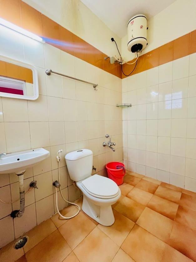 Nilgiris Inn Kotagiri Luaran gambar